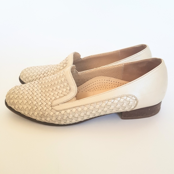 Pleated Leather White Loafers, Size 8 - Picture 4 of 6